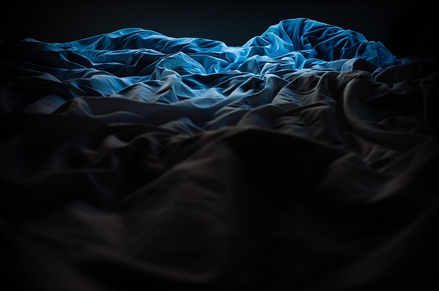 Verkenning van bedden: variëteiten, matrassen, beddengoed, historie en het belang van ergonomie en comfort